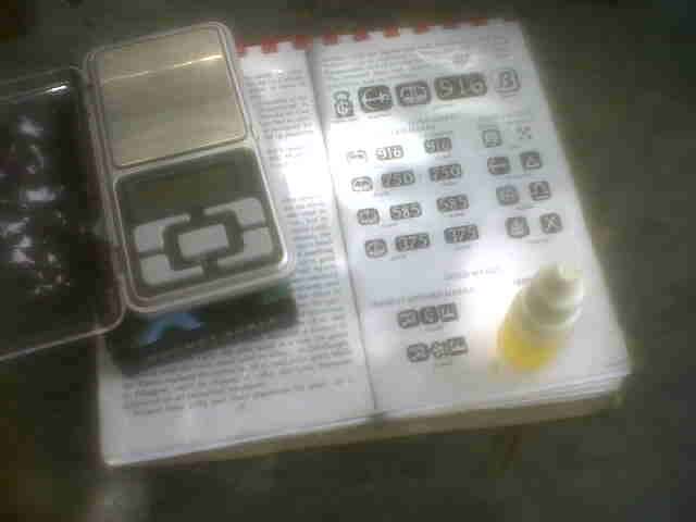 COMPLETE gold buy set.pocket scale+gold testing acid+gold symbol manuel from 1500s-1900s