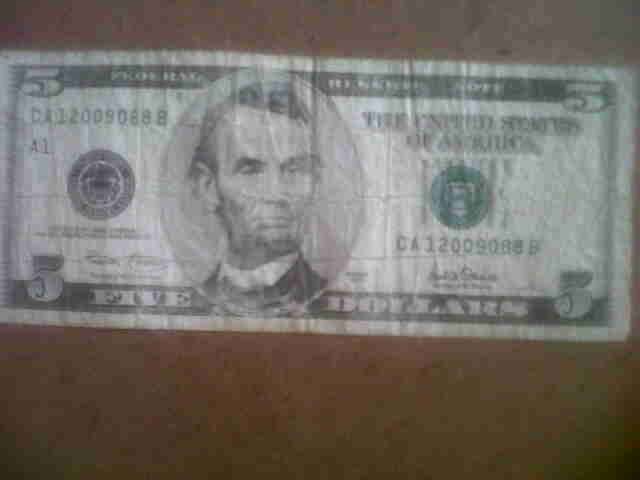 nice american FIVE DOLLAR 2001 note up for grabs