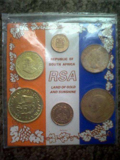 NICE SET OF COINS SEALED