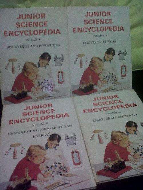 JUNIOR SCIENCE ENCYCLOPEDIA SET