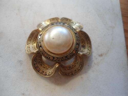 Antique brooche nice detail.don`t have a back pin