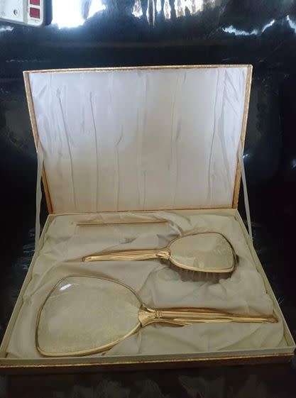 Lovely vintage dressing table set like new