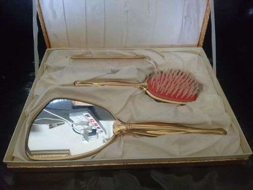 Lovely vintage dressing table set like new