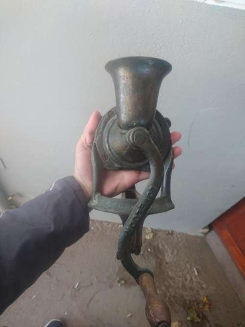 NO 2 LONDON COFFEE GRINDER.WORKING,