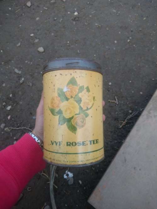 Vintage vyf rose tee tin