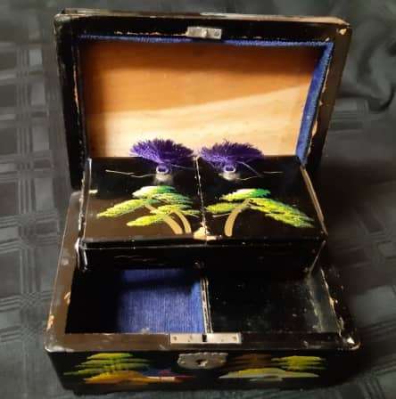REMARKABLE AND HIGHLY ADORNED ANTIQUE ORIENTAL HAND-PAINTED WOODEN MUSICAL JEWELRY BOX, WORKING