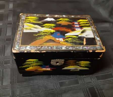 REMARKABLE AND HIGHLY ADORNED ANTIQUE ORIENTAL HAND-PAINTED WOODEN MUSICAL JEWELRY BOX, WORKING