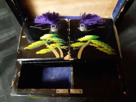 REMARKABLE AND HIGHLY ADORNED ANTIQUE ORIENTAL HAND-PAINTED WOODEN MUSICAL JEWELRY BOX, WORKING