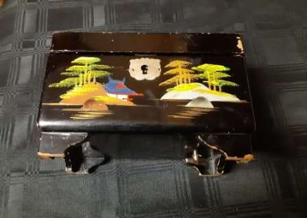 REMARKABLE AND HIGHLY ADORNED ANTIQUE ORIENTAL HAND-PAINTED WOODEN MUSICAL JEWELRY BOX, WORKING