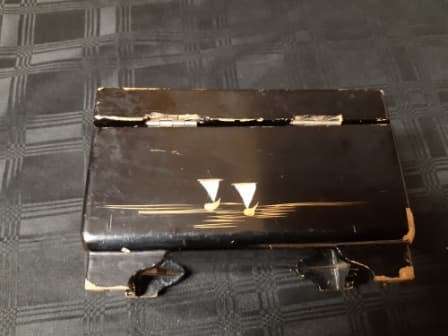 REMARKABLE AND HIGHLY ADORNED ANTIQUE ORIENTAL HAND-PAINTED WOODEN MUSICAL JEWELRY BOX, WORKING