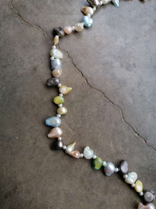 Vars water perels/fresh water pearls . Stunning string!!!!!