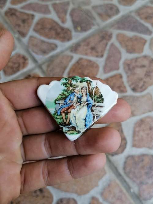 Vintage brooch needs repair