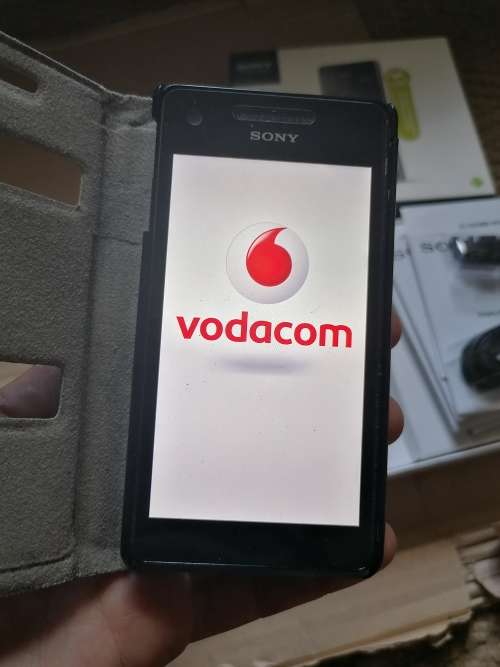 Sony Xperia v cell phone with charger, earphones, box and manuals. Working