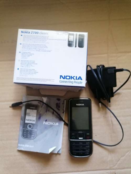 Working Nokia 2700 with charger and booklet