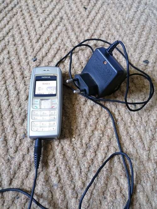 Nokia 1600 working with charger