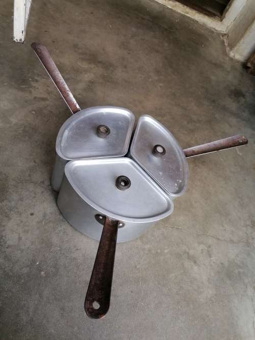 VINTAGE HART TRIANGULAR POTS