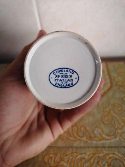 copeland spode`s italian england sugar holder small chip on lid