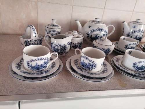 Large delft blauw tea and coffee porcelain set Only one tea cup have a chip other than that all good