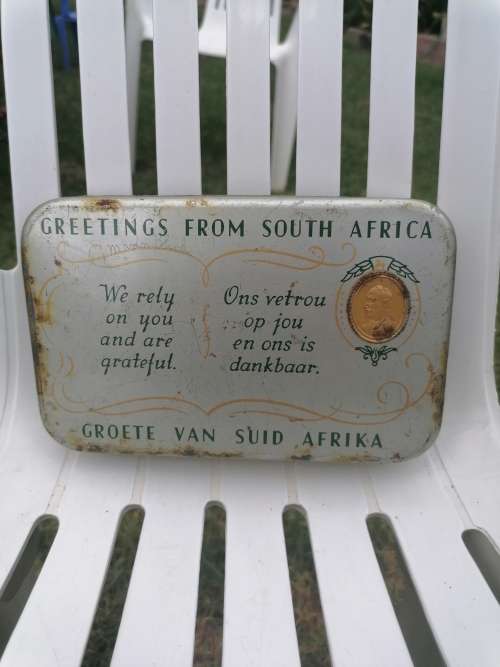 A RARE WW2 `GREETINGS FROM SOUTH AFRICA` CHRISTMAS 1940 SERVICEMEN CHOCOLATE GIFT TIN
