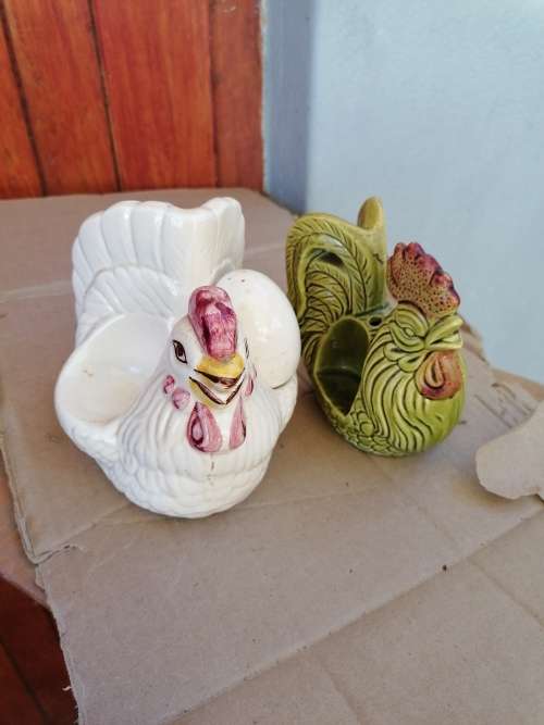 2 vintage salt and pepper stands