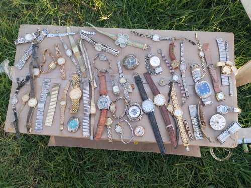 42 vintage none working watches. For spares or repair
