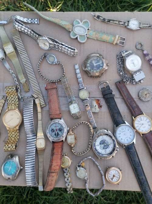 42 vintage none working watches. For spares or repair