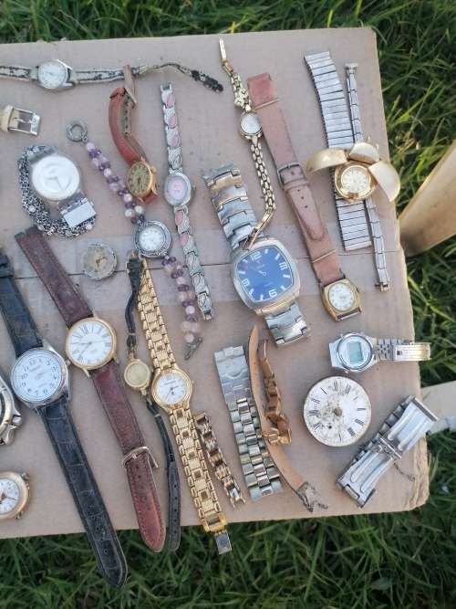 42 vintage none working watches. For spares or repair
