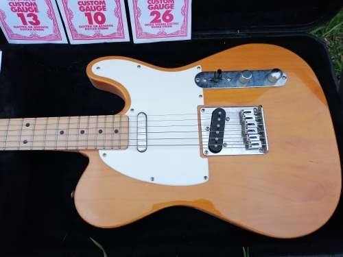 Fender Squier Stratocaster, in Stagg hard case, extra cord and strings