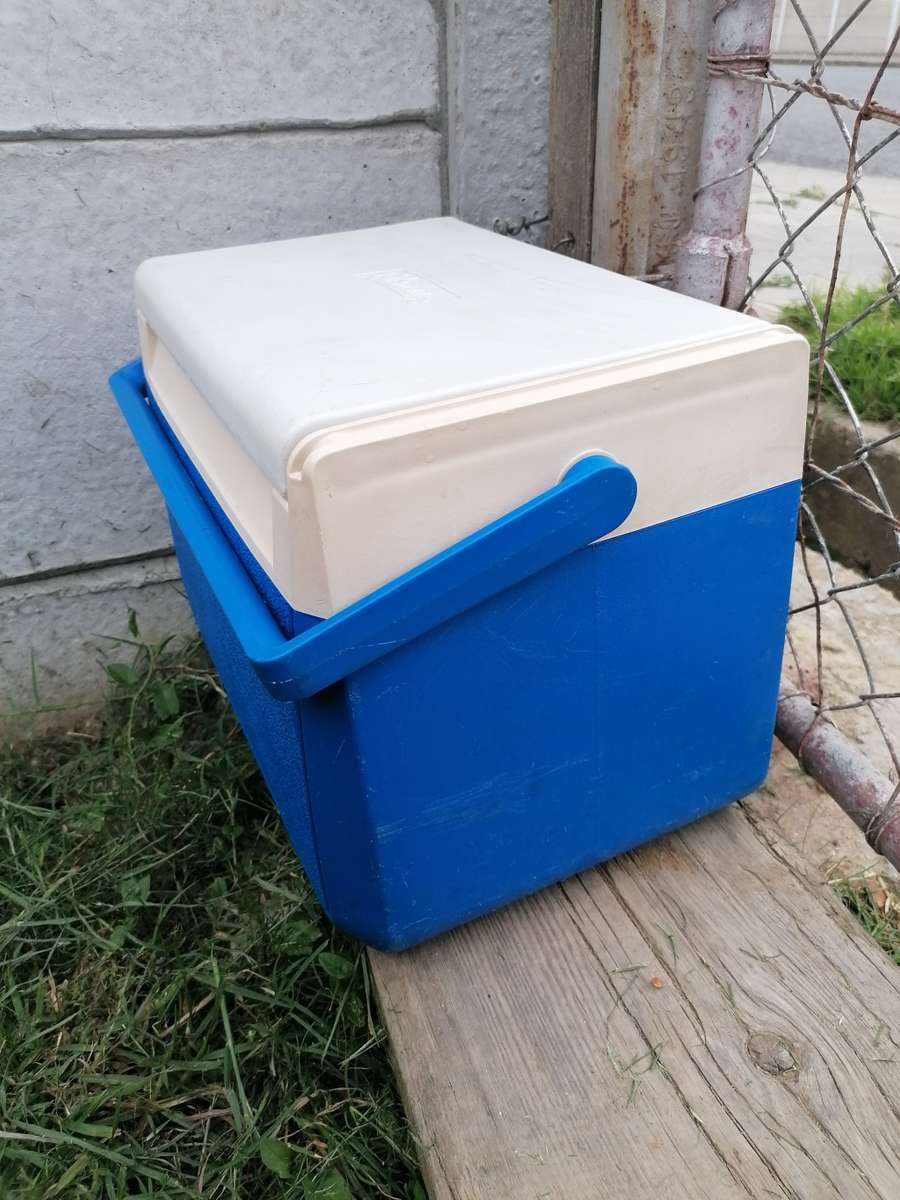 Rare Coleman FlipLid 10 cooler box