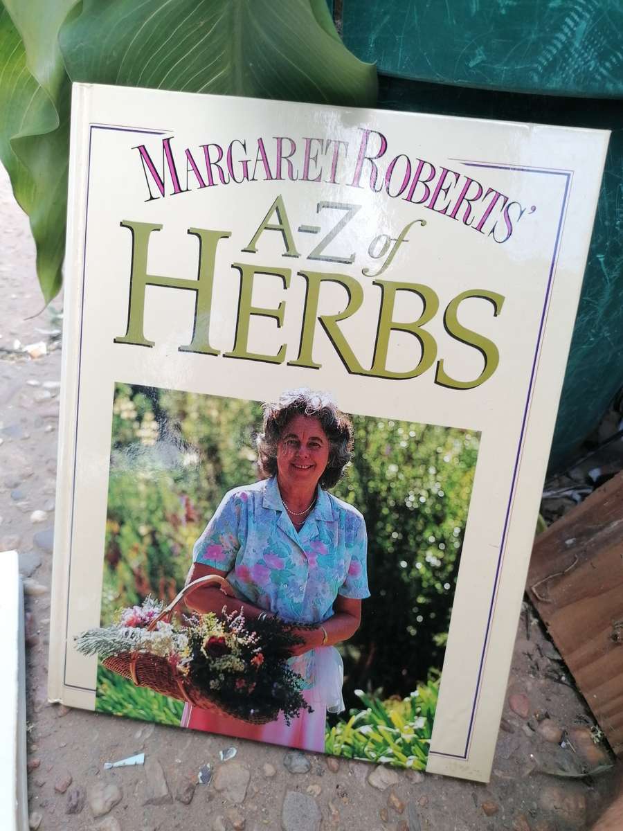 MARGARET ROBERTS A-Z of Herbs