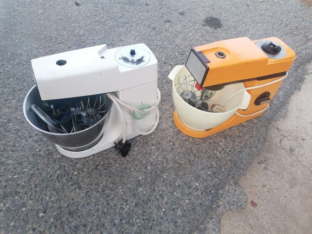 2 vintage Kenwood mixers for spares or repair