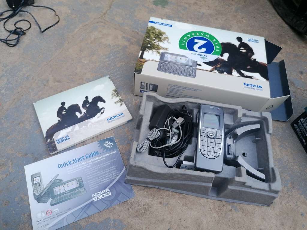 Rare find a Original NOKIA 9300I CELLPHONE with box