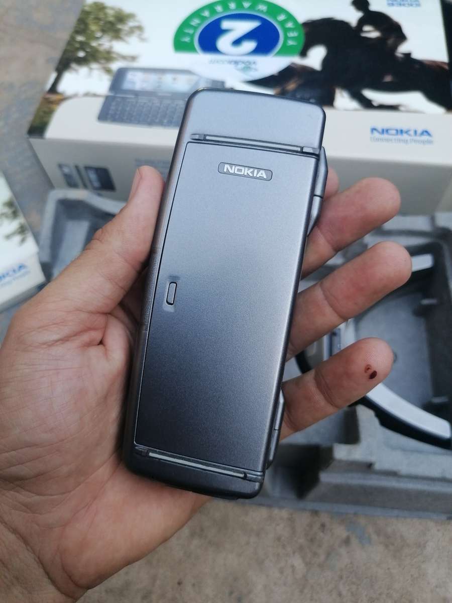 Rare find a Original NOKIA 9300I CELLPHONE with box