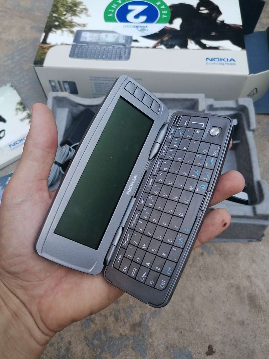 Rare find a Original NOKIA 9300I CELLPHONE with box