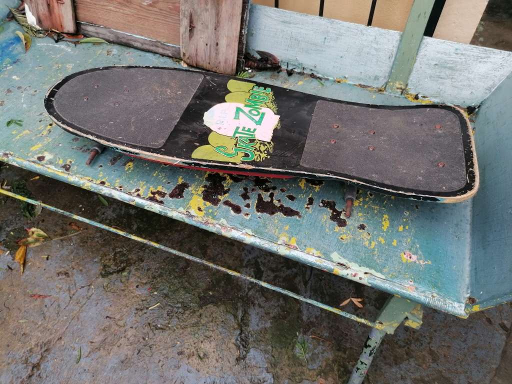 Rare find a original 1980s Valterra Skate Zombie Skateboard needs wheels
