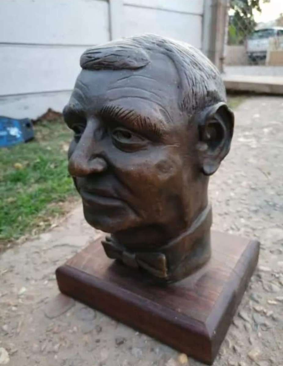 STUNNING LARGE AND HEAVY BRONZE STATUE ON A WOODEN PLINTH - SIGNED `BB` - WEIGHS 11 Kg`s