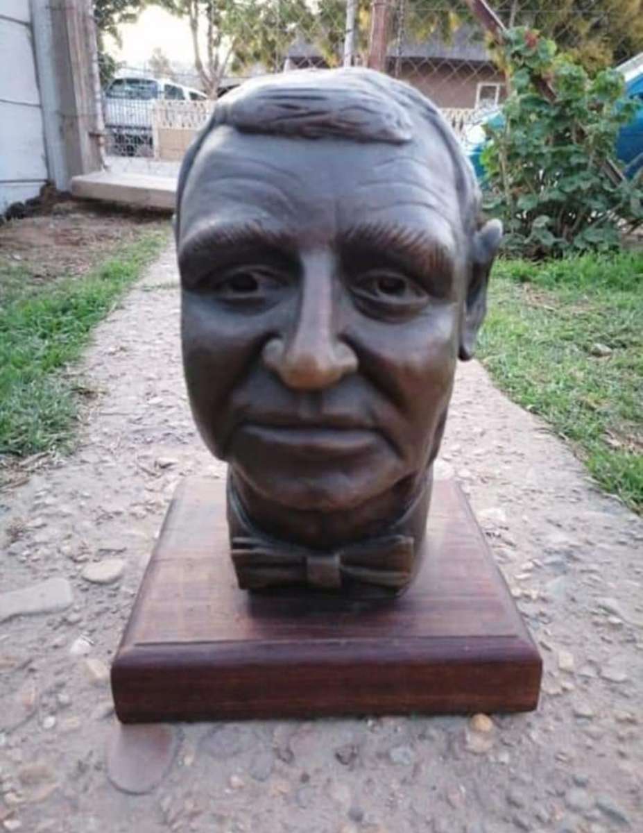 STUNNING LARGE AND HEAVY BRONZE STATUE ON A WOODEN PLINTH - SIGNED `BB` - WEIGHS 11 Kg`s