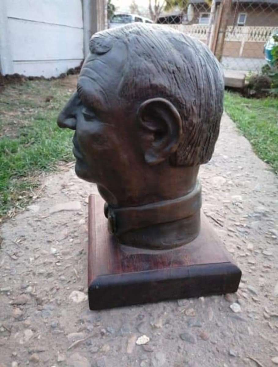 STUNNING LARGE AND HEAVY BRONZE STATUE ON A WOODEN PLINTH - SIGNED `BB` - WEIGHS 11 Kg`s