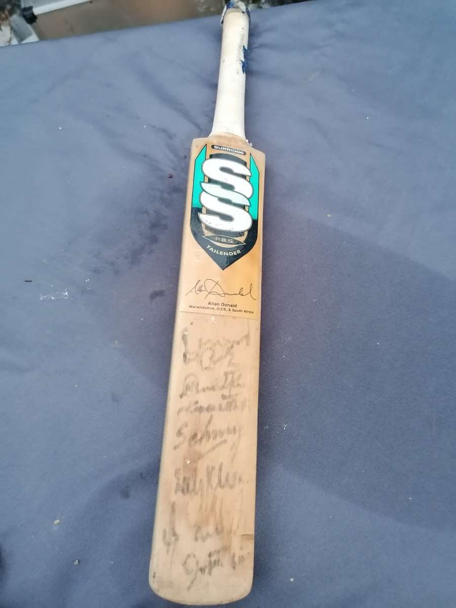 Signed minature cricket bat. Don't know who signed it