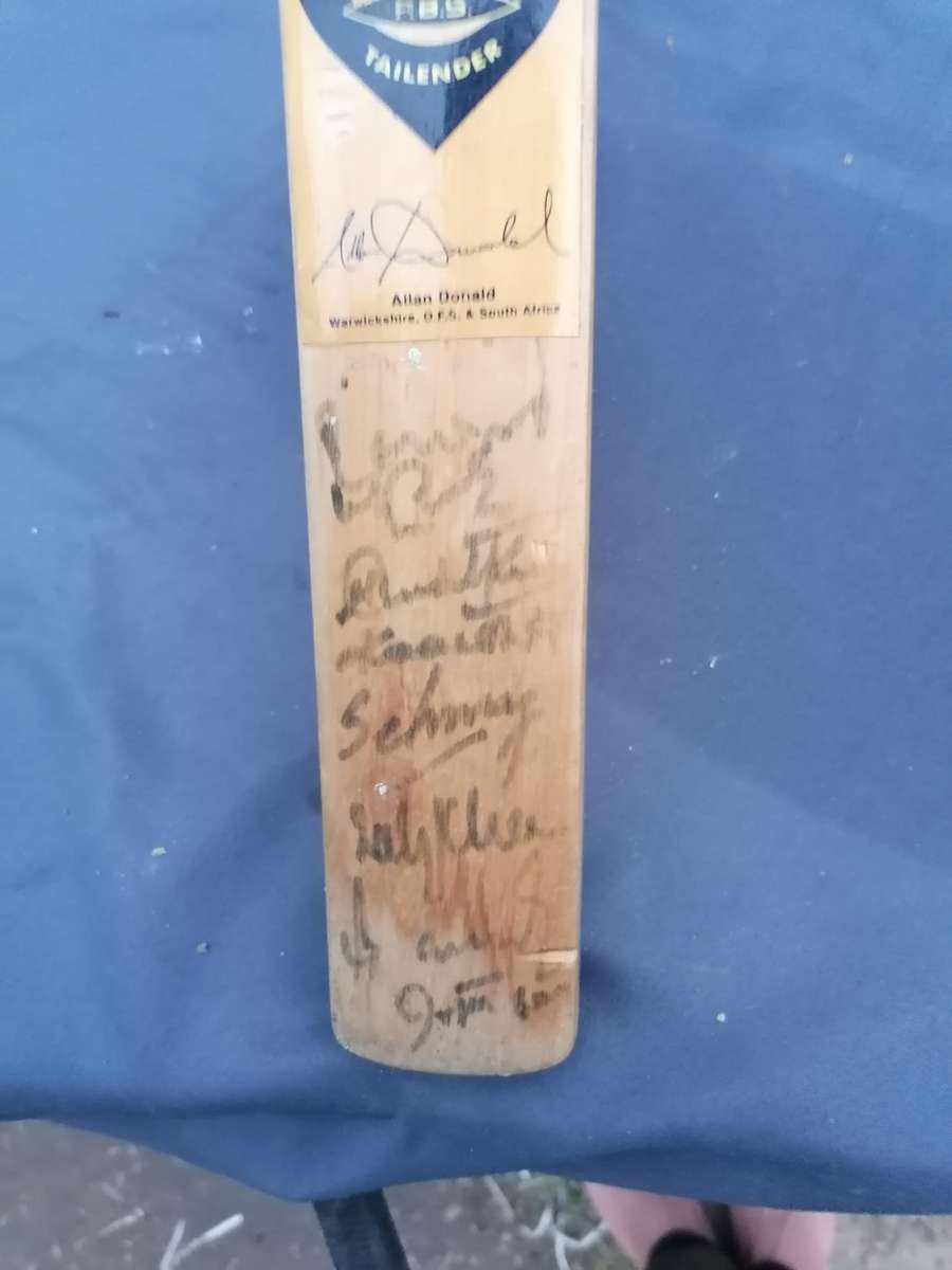 Signed minature cricket bat. Don't know who signed it