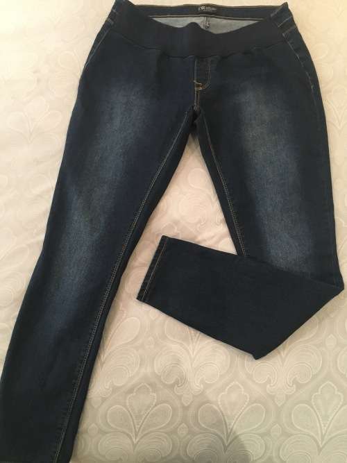 Stunning, Trendy Maternity Jeans