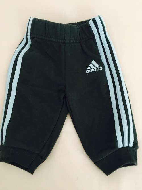 ***GORGOUS ADIDAS TRACKPANTS ***