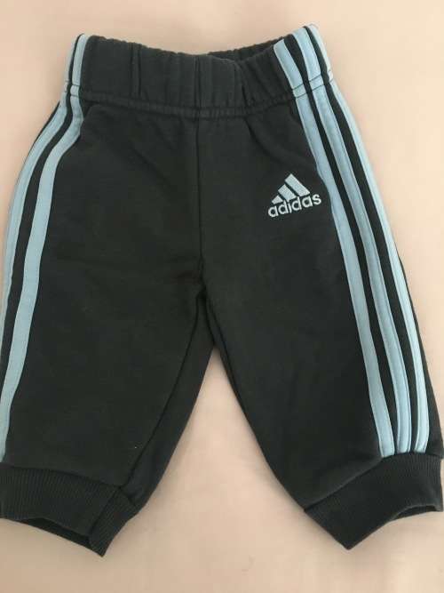 ***GORGOUS ADIDAS TRACKPANTS ***