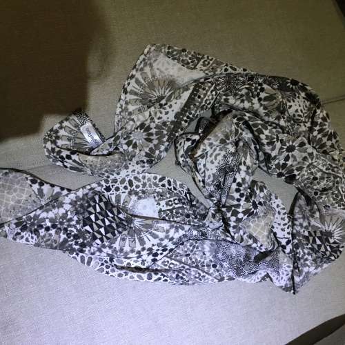 ***STUNNING SNUGGLEROO 3 WAY WRAP SCARF***SAVE R580.00