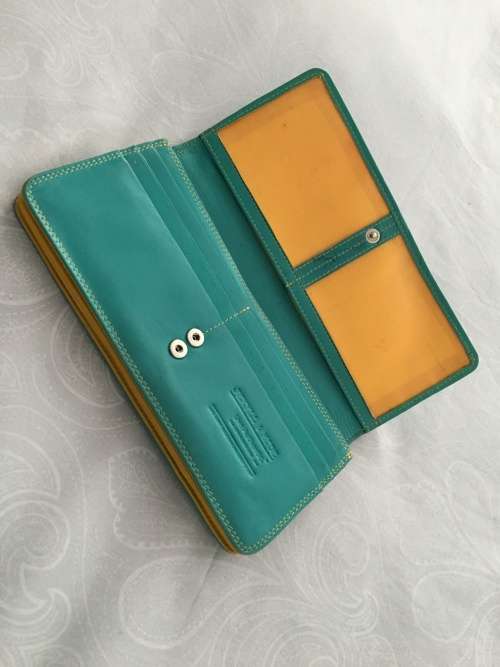 ***VALENTINES DAY SPECIAL - Spoil her with a Geniune Leather JEKYLL & HYDE Wallet - 75% Off ***