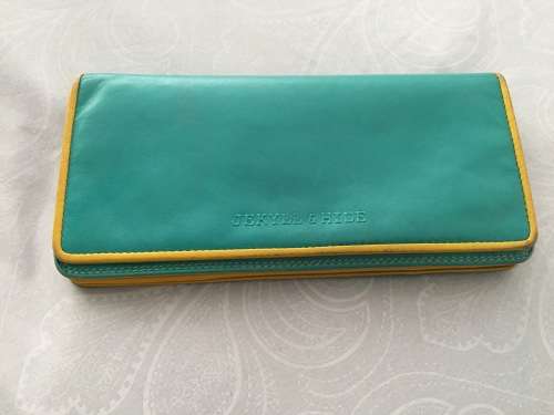 ***VALENTINES DAY SPECIAL - Spoil her with a Geniune Leather JEKYLL & HYDE Wallet - 75% Off ***