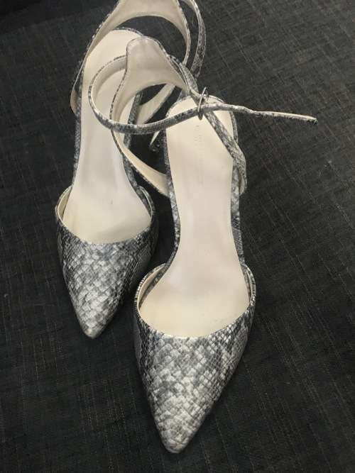 *** CRAZY SALE - 1 WEEK ONLY - GET THESE SEXY STUNNING WOOLWORTHS HEELS***SAVE R500.00