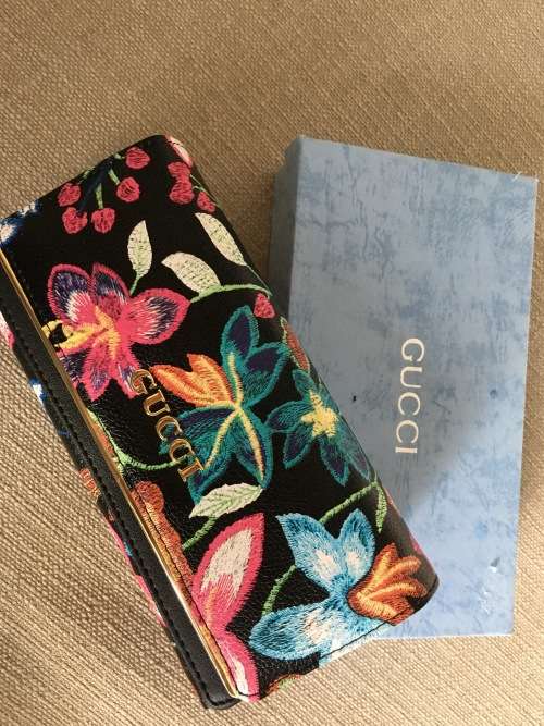 ***BLACK FRIDAY SALE : ORIGINAL LEATHER GUCCI WALLET***