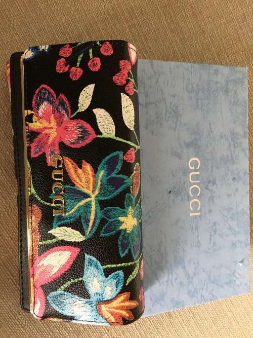 ***BLACK FRIDAY SALE : ORIGINAL LEATHER GUCCI WALLET***