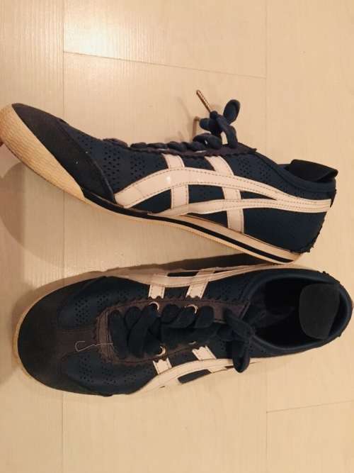 ***Christmas Sale : Reduced! Stunning Onitsuka Tiger Takkies ***